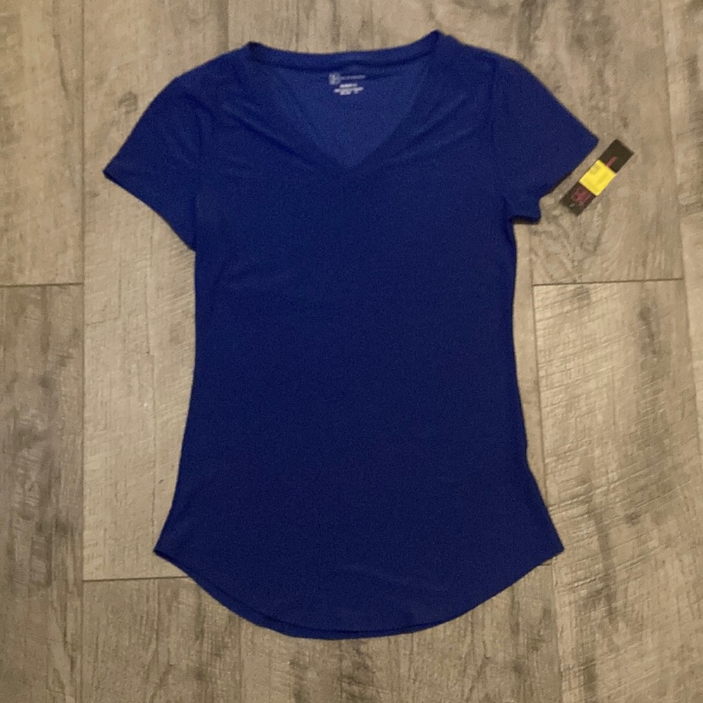 Women’s XS v-neck shirt